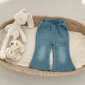 Gedetailleerde weergave van flare jeans voor meisjes met elastische taille en zakken - Blauwe Denim Uitlopende Broek / 73cm