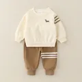 Baby-Baumwollset mit cremefarbenem Sweatshirt und Khaki-Joggern in flacher Ansicht - 80cm / Welpen-Sportset (Top und Hose) / Aprikose