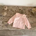 Rosa Baumwoll-Babyshirt mit besticktem Peter-Pan-Kragen und Spitzenbesatz - 66cm / Oberteile / Rosa
