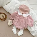 Set pagliaccetto rosa neonata con colletto Peter Pan in pizzo, berretto e borsa di perle - 66cm / Rosa