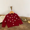 Chaqueta de punto rojo oscuro para niñas con bordado de margaritas y botones blancos - Rojo