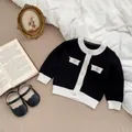 Elegante Strickjacke für Baby-Mädchen mit schwarz-weißen Kontrasten und feinen Knöpfen - 100cm / Schwarze Jacke