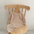 Pelele de punto para bebé niña con cuello de encaje y gorro a juego en color beige - 90cm / Rosa carne