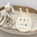 Ensemble bébé en maille blanc cassé avec broderie florale et chaussures à nœuds souples - Taille Soixante Six / Barboteuse Brodée