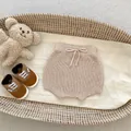 Pantalón de punto beige para bebé con cordón ajustable en una cesta acogedora - Pantalones / 80cm