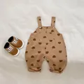 Braunes Baby-Latzhosen-Set mit Bärenmuster-Tasche und passenden weichen Lauflernschuhen - 73cm / Oberteil Und Unterteil / Braun