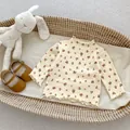 Langarm-Oberteil für Kleinkinder in Creme mit Blumenmuster und süßen Rüschenrändern - 66CM / Blumenmuster