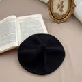 Klassieke zwarte gebreide baby baret met topje in een vintage Franse decoratieve stijl - Eén Maat 1-3 Jaar / Baret / Zwart