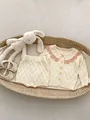 Completo neonato in maglia crema con cardigan a rombi e colletto smerlato color pesca - 66CM / Albicocca