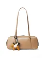 Bolso bowling minimalista de cuero color arcilla con un colgante de caballo alado - Albaricoque