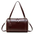 Borsa Boston in vera pelle bordeaux con doppi manici e finiture dorate lucide - 32cmx15cmx22cm / Cioccolato