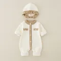 Gestrickter Baby-Strampler in Creme und Khaki mit passender Mütze für den Frühling - Beige / Größe 66