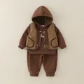 Set invernale 3 pezzi per bambini con felpa marrone, gilet trapuntato kaki e pantaloni - 130cm / Caffè