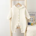 Baby-Strickstrampler in Creme mit Kapuze, Holzknöpfen und weichen Rippbündchen - 66cm / Gebrochenes Weiß