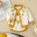 Breipakket voor babymeisjes met gele bloemborduursels en vestje in beige kleur - Beige / 66