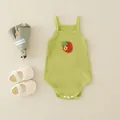 Hellgrüner Baby-Body aus Rippstrick mit Erdbeerstickerei und praktischen Druckknöpfen - Erdbeer-Aufnäher / Grün / 66cm