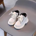 Klassische cremeweiße Kinder-Stiefel mit langlebiger rutschfester dicker Sohle - 26-30 / Gebrochenes Weiß