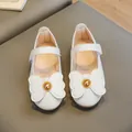 Mädchen Mary Jane Lederschuhe in Weiß mit großer Schleife und goldener Perle Dekor - Größe 21 (13.5cm) / Stil A76 (A-76) / Weiß