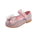 Détail de chaussures roses à paillettes avec bride fleurie en dentelle et noeud - Pointure 21 Longueur Intérieure 13cm / Rose