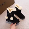 Stivali da neve neri in camoscio per bambine con calda fodera in peluche e fiocchi decorativi - Nero