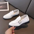 Formelle weiße Jungen-Loafer aus Lackleder mit Krokoprägung und goldener Schnalle - Größe 21 (Innen 15.5cm) / Weiß