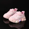 Rosa Mädchen Turnschuhe mit Schmetterlingsmuster und leuchtender LED Sohle für Kinder - 21-25 / Rosa