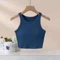 Dunkelblaues geripptes Racerback-Top mit integrierten Brustpolstern für Yoga-Fitness - S / Blau