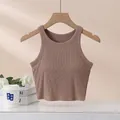 Eng anliegendes geripptes Crop-Top mit integriertem BH in sanftem Malvenviolett - S / Khaki
