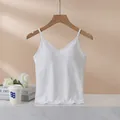 Camisola blanca de modal con cuello en V y copas integradas para un estilo de verano - S / Blanco