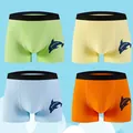 Vierer-Pack Baumwoll-Boxershorts für Jungen mit bunten Delfin-Motiven im Set - M