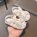 Sandali bianchi da bambina con fiocco di perle e strass e punta chiusa traforata - Taglia 15 Lunghezza Interna 11.5cm / Bianco avorio