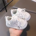 Sneakers bianche per neonati con rete traspirante, perle e fiocchi decorativi - Taglia 17 (Lunghezza Interna 12.5cm) / Bianco avorio