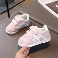 Scarpe sportive rosa e bianche per neonati con suole antiscivolo e chiusura velcro - Taglia 21 (13.5cm) / Rosa (2603)