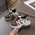 Scarpe sportive da bambino in mesh traspirante verde militare e bianco con suola spessa - Taglia 21 (Lunghezza circa 13.5cm) / Khaki Verde