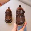 Scarpe primi passi neonato in pelle marrone scuro con cinturino in stile retrò - 22 / Marrone