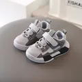 Scarpe sportive per bambini in mesh grigio con chiusura a strappo e blu - EU 21 / Grigio