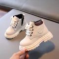 Stivali Martin classici in pelle bianca per bambini con zip laterale e suola a carrarmato - 21 / Bianco avorio