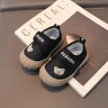 Chaussures de marche matelassées noires pour bébés avec broderie ours et semelle gomme - 15 (Intérieur 12.5cm) / Noir
