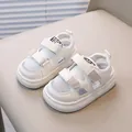 Sandales en maille blanche pour tout-petits avec bout protecteur et velcro - Taille 15 / Beige