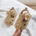 Beige Baby Mädchen Sandalen mit weißen Punkten und Blumenverzierung sowie weicher Sohle - Größe 18 (Innere Länge 12.5CM) / Khaki