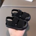Sandali neri per bambini con suola in gomma antiscivolo e cinturini in velcro - Taglia 15 / Nero