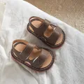 Sandali per bambini in finta pelle marrone scuro con cuciture bianche e velcro - Taglia 16 (Lunghezza Interna 11,5 cm) / Marrone