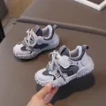 Scarpe sportive per bambini traspiranti grigio e bianco con tomaia in mesh e suola gomma - Grigio / Taglia 21 (13.5cm)
