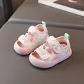 Sandali per neonati rosa e bianchi a punta chiusa con velcro orsetto e texture trapuntata - EU 16 / Rosa