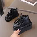 Stivaletti neri in pelle per bambini con cuciture bianche e suole in gomma resistente - EU 23 / Nero