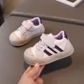 Kleinkind-Sneaker in Weiß und Lila mit Klettverschluss und rutschfester weicher Sohle - Größe 16 (Innenlänge 11,5 cm) / Lila
