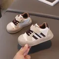 Kleinkind-Sneaker in Kaffee und Beige mit Klettverschluss und dicken Gummisohlen - Größe 17 (Innenlänge 12 cm) / Khaki