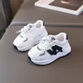 Kids breathable mesh sneakers in white, black and gray with elastic closure for running - Size 21 (13.5cm) / White