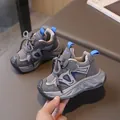 Sneakers alla moda per bambini in grigio e blu con mesh traspirante e velcro - Taglia 21 (13.5cm) / Blu grigiastro