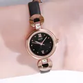 Montre pour femme en or rose avec bracelet en cuir noir et cristal carré - Boîtier Or Rose Cadran Noir Bracelet Noir